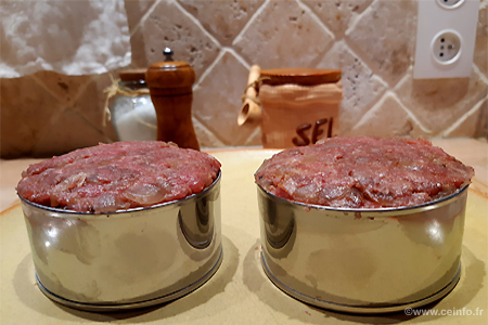 Steak haché amélioré aux oignons, anis, cannelle et coriandre : Recettes à  base de boeuf